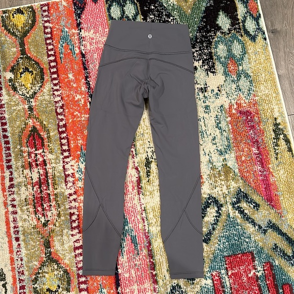 Lululemon In Movement 7/8 Tight *Everlux 25"
Titanium - Picture 6 of 7